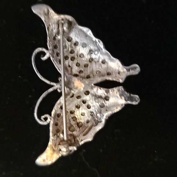 Beautiful Silver Rhinestone Butterfly Brooch - Picture 2 of 3